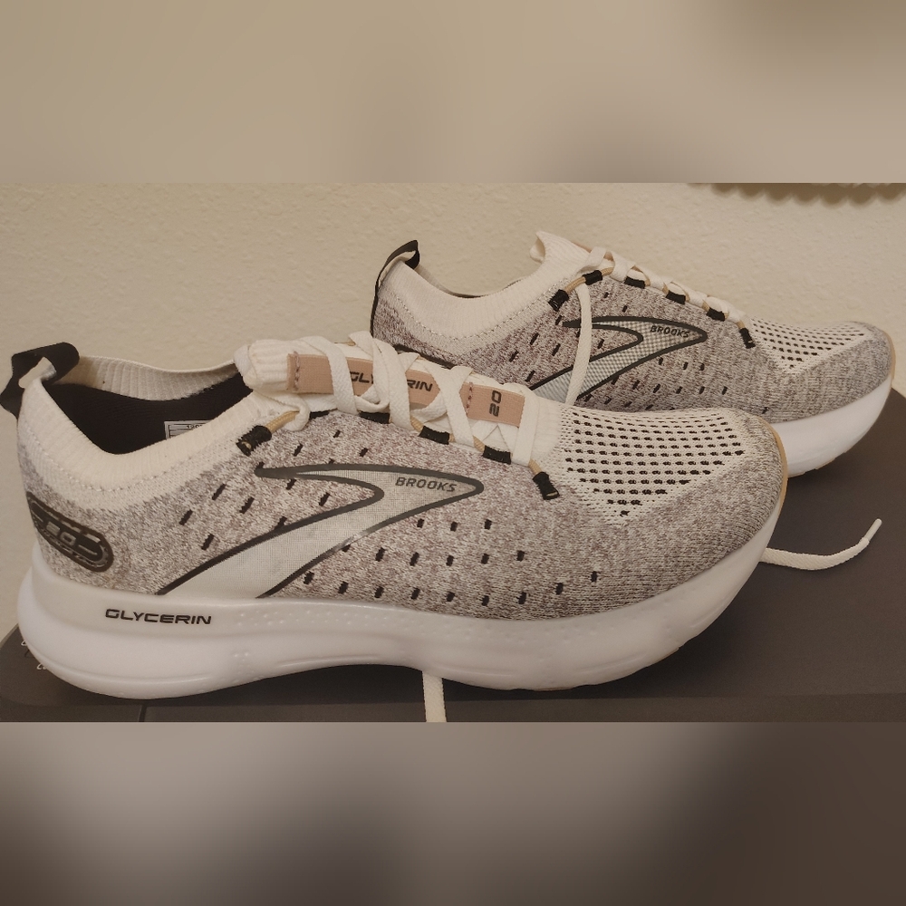 NEW Brooks White and Black Running Shoes size 9. No tag. No box. NEW. - Picture 2 of 5